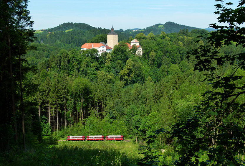 Ilztalbahn, Schienenbusse vor Schloss Fürsteneck